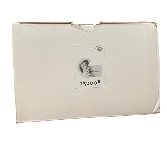 Precious Moments My Guardian
Angel Figurine - Little Girl with kitten - Picture 5 of 8